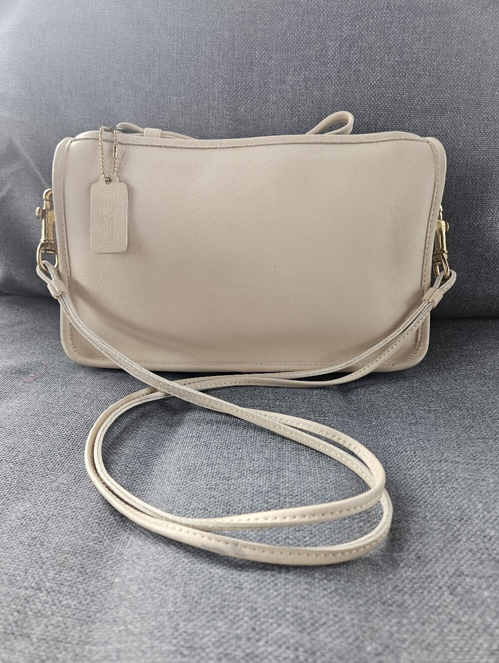 VINTAGE COACH Zippered Clutch Convertible Shoulder Bag Style No. 9455 (In Bone)